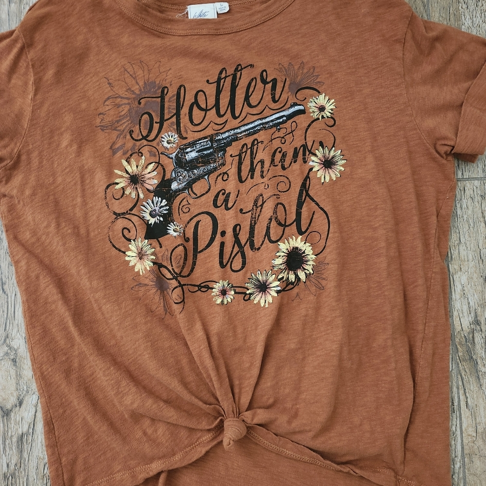 “Hotter Than A Pistol” tied t shirt Large Country Western